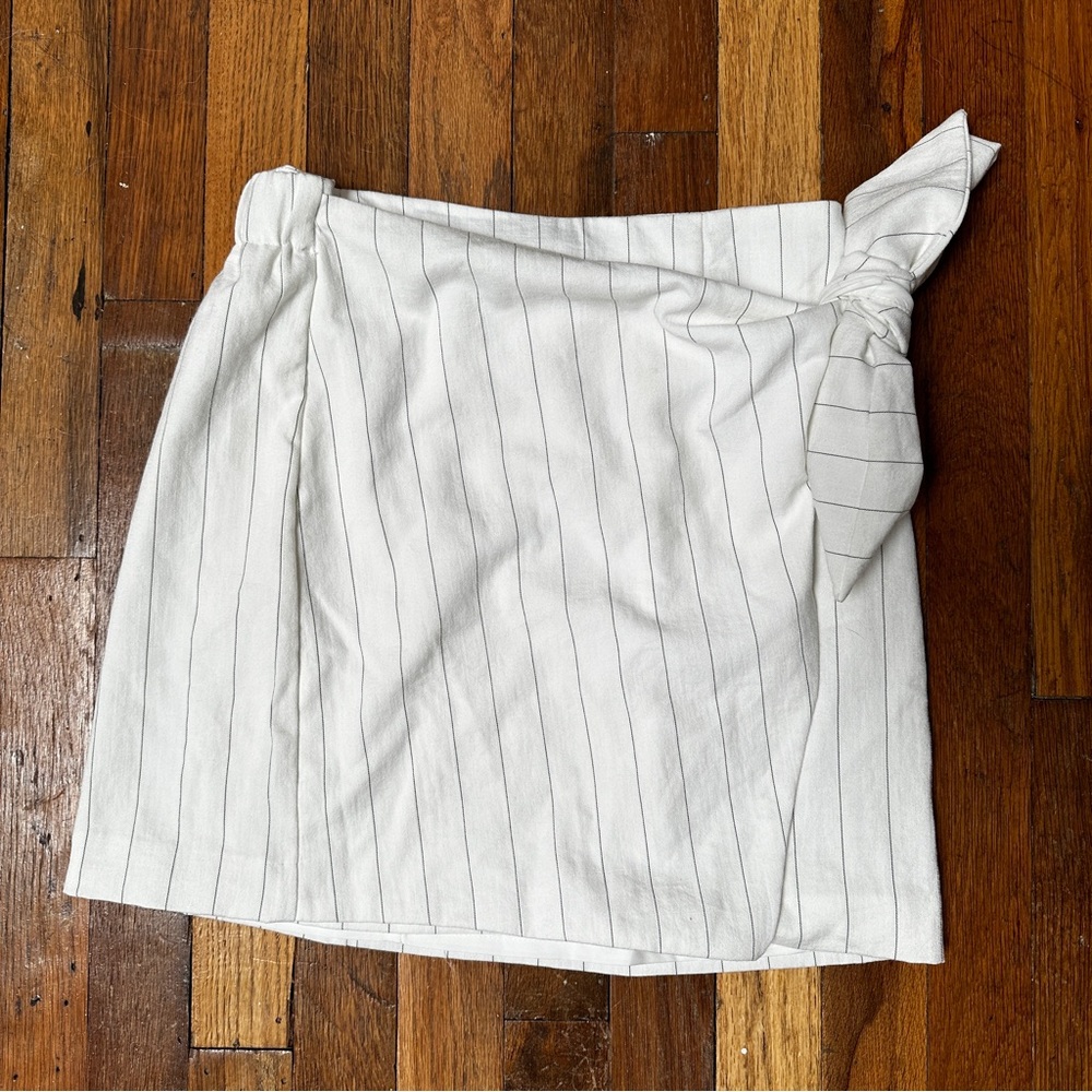 Maison D' Amelie Preppy Pinstripe Faux Wrap Tie Front Mini Skirt Medium